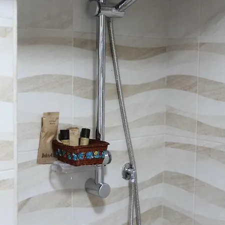 House Adrian * نابولي